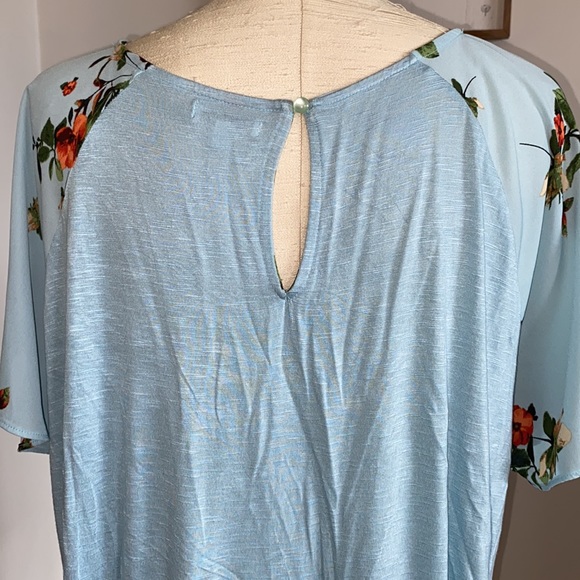 Ophelia Roe 1X cute floral top - Picture 6 of 9